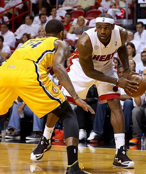 东部决赛谁将晋级总决赛？球迷猜测热火之战如何()