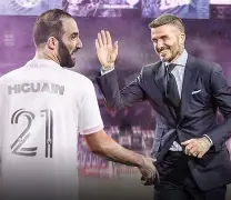 北美球员加盟亚洲联赛，打破传统球员转会()