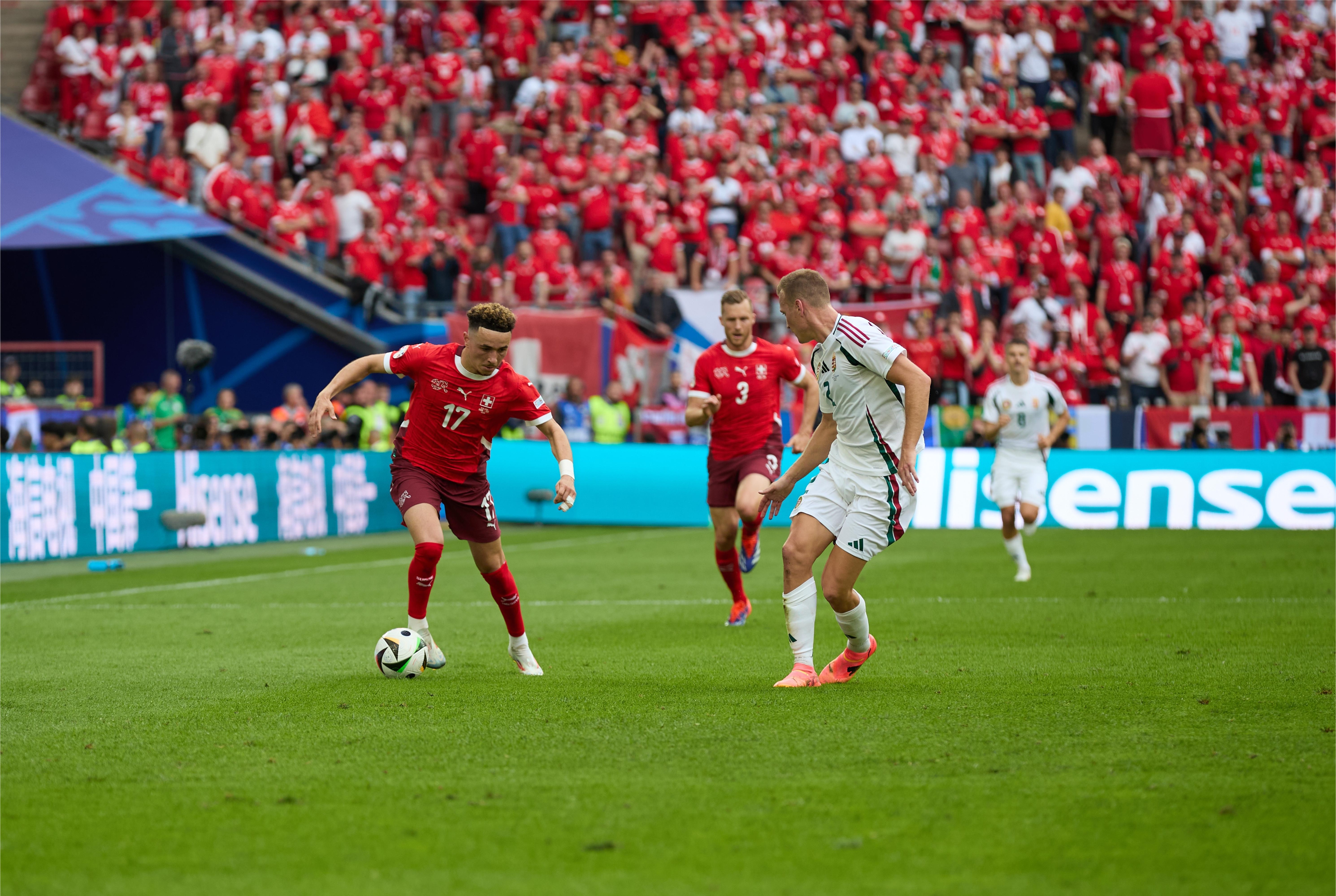 欧洲杯比赛上演悬念大战，胜者晋级()