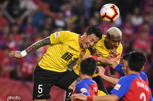 广州恒大客场战胜对手，继续保持领先优势()