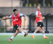 全球足球界将目光聚焦在冠军杯赛事上()