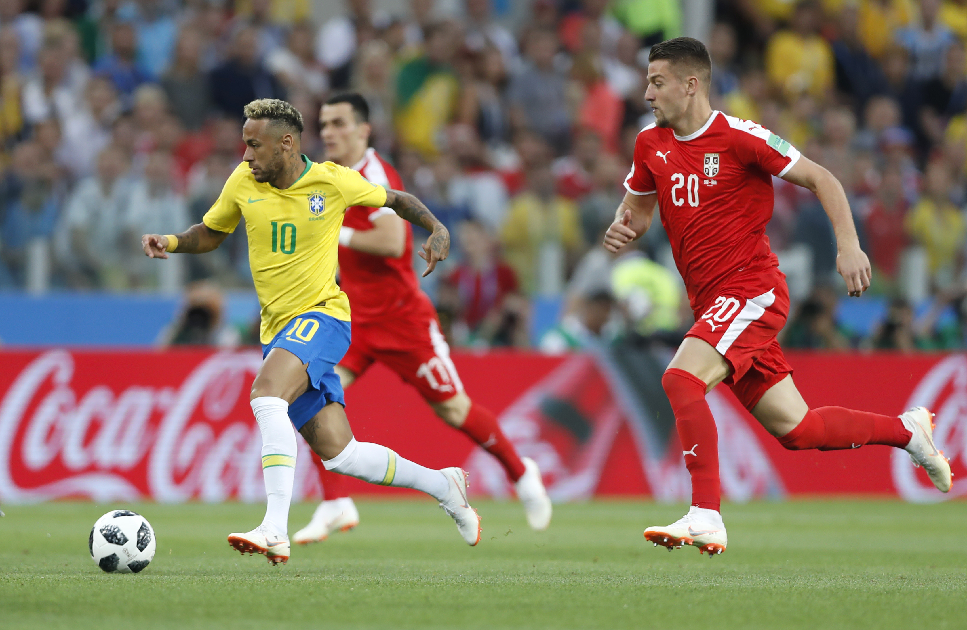 塞尔维亚队在国际比赛上抢眼表现()