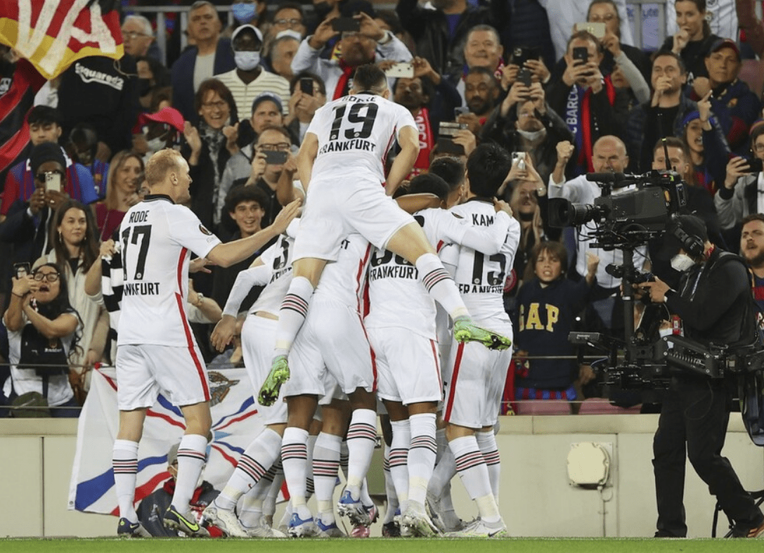 法兰克福再度陷入困境，急需全队反思()