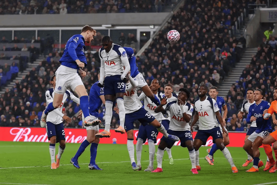 富勒姆主场惨败热刺，英超保级艰难形势不容乐观()