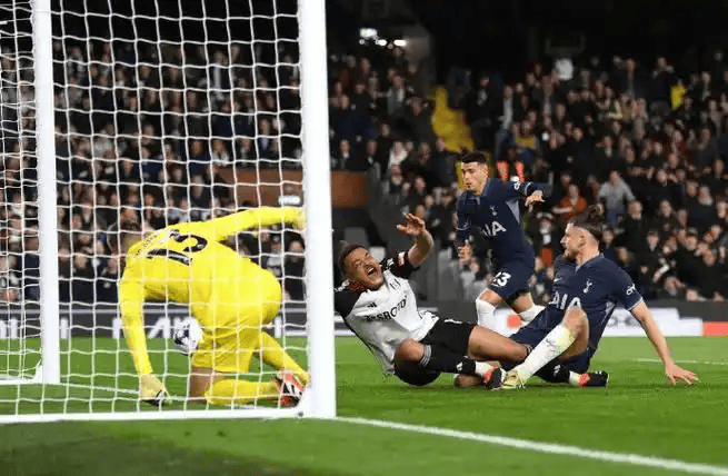 富勒姆主场惨败热刺，英超保级艰难形势不容乐观()