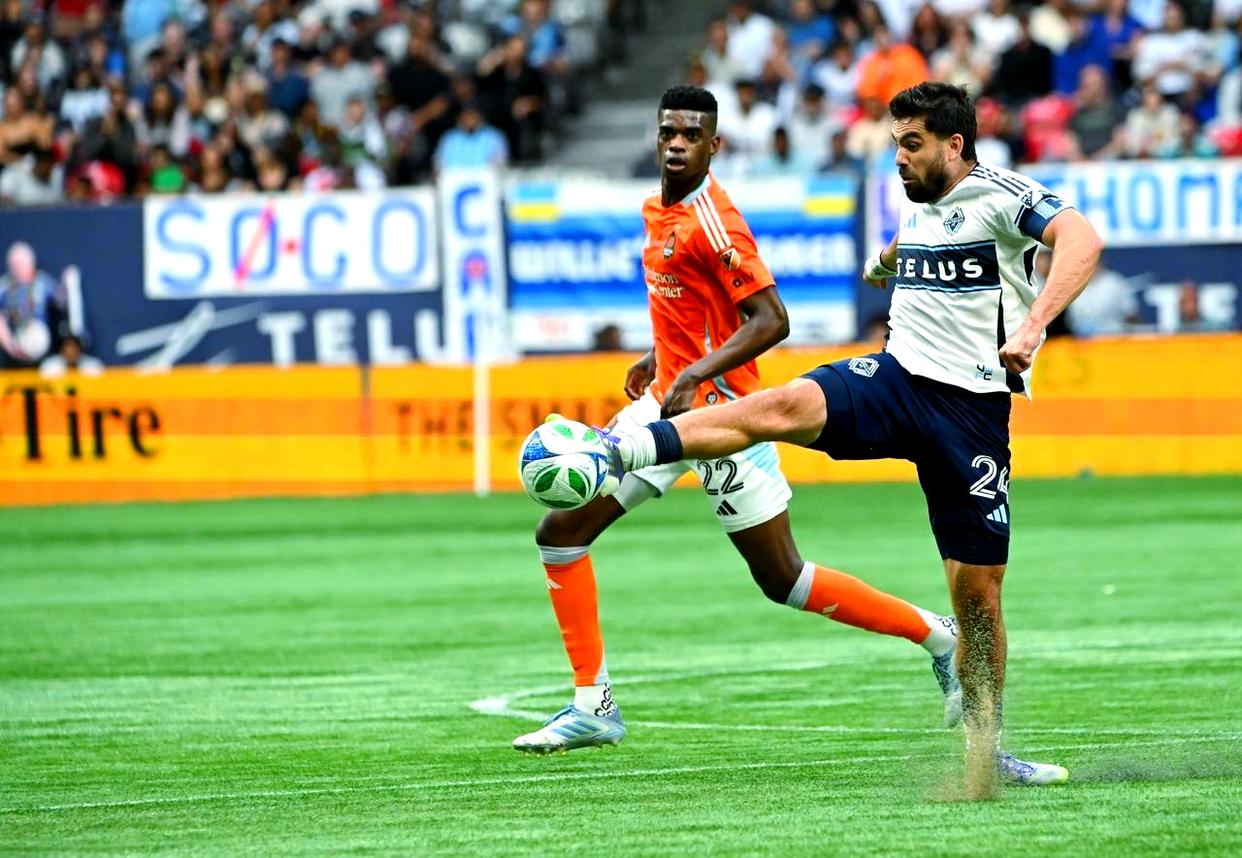 柏林赫塔在主场奋力争胜，追求胜利()