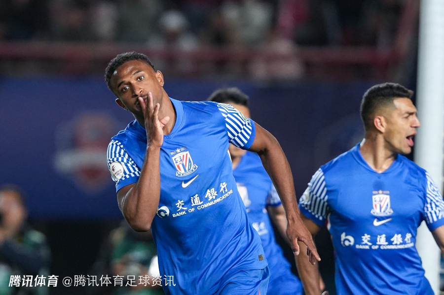 一场比赛中球员表现出色，获得当场最佳球员()