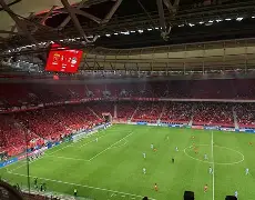 斯洛伐克队主场比赛惊险取胜，晋级次轮()