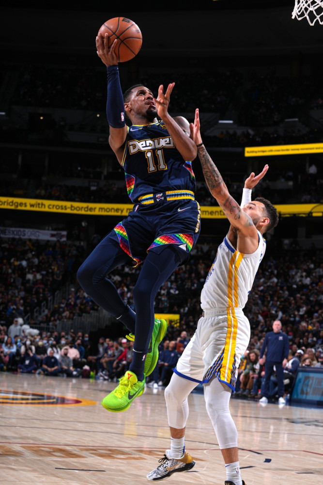 外线射手神奇发挥，带领球队连胜()