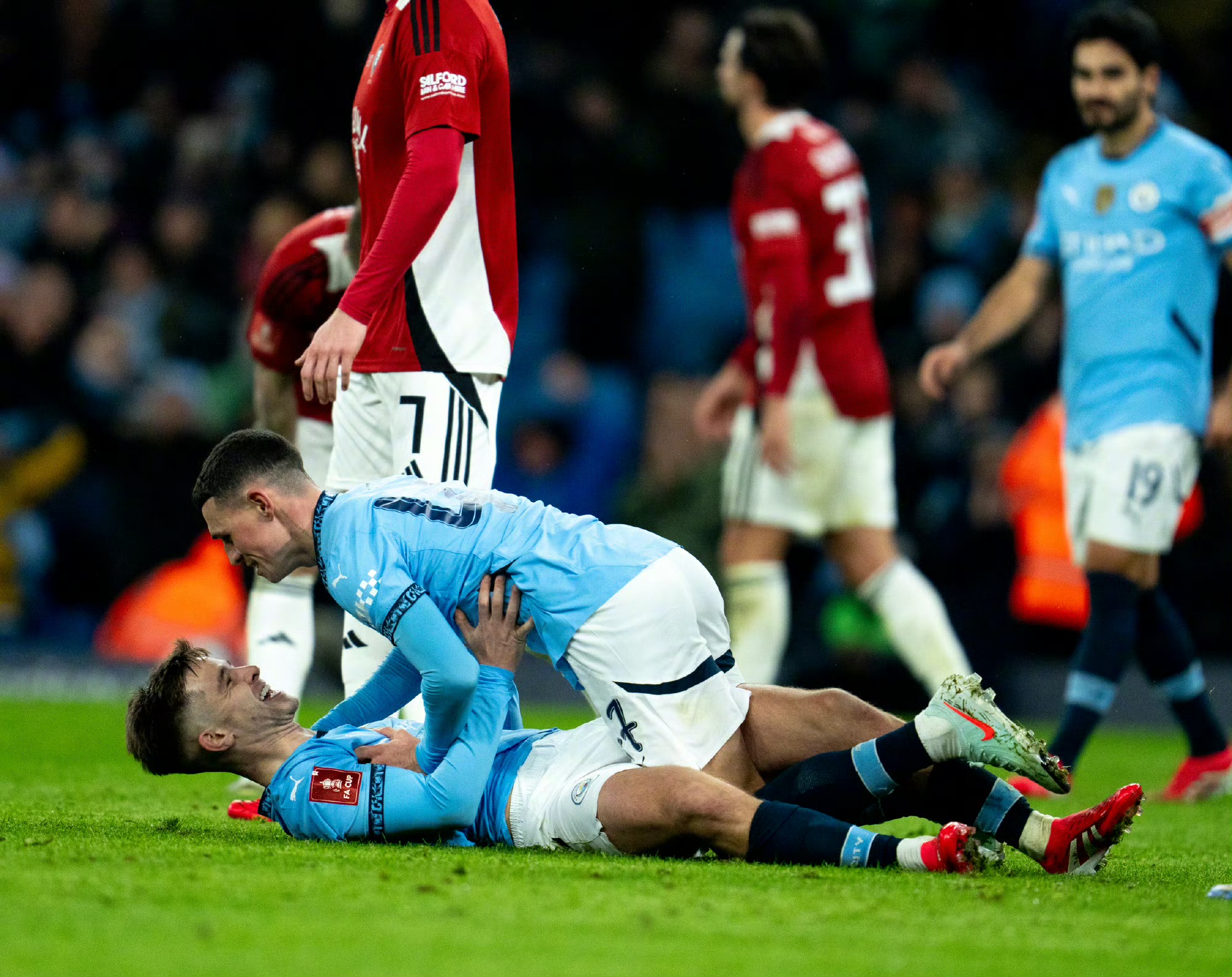 曼城新援上演帽子戏法，助球队大胜()