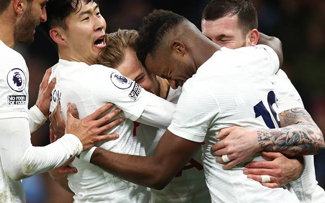 埃弗顿客场抢分，主教练获得掌声()