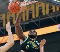 广厦球员威力超群，引领比赛节奏()