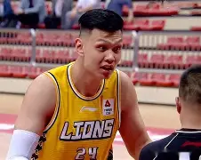 广厦球员威力超群，引领比赛节奏()