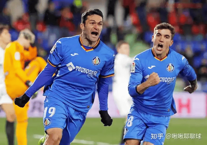 南安普顿艰难取胜，主帅战术大放异彩()