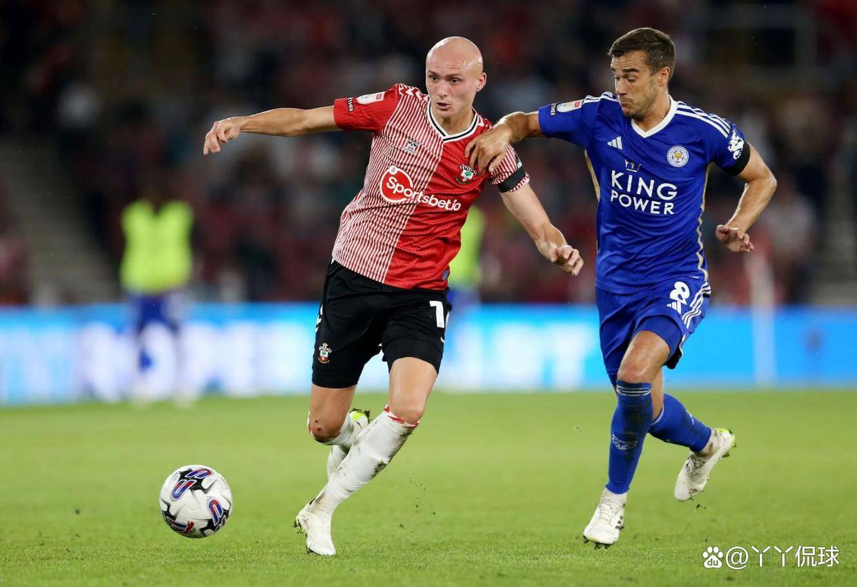 南安普顿艰难取胜，主帅战术大放异彩()