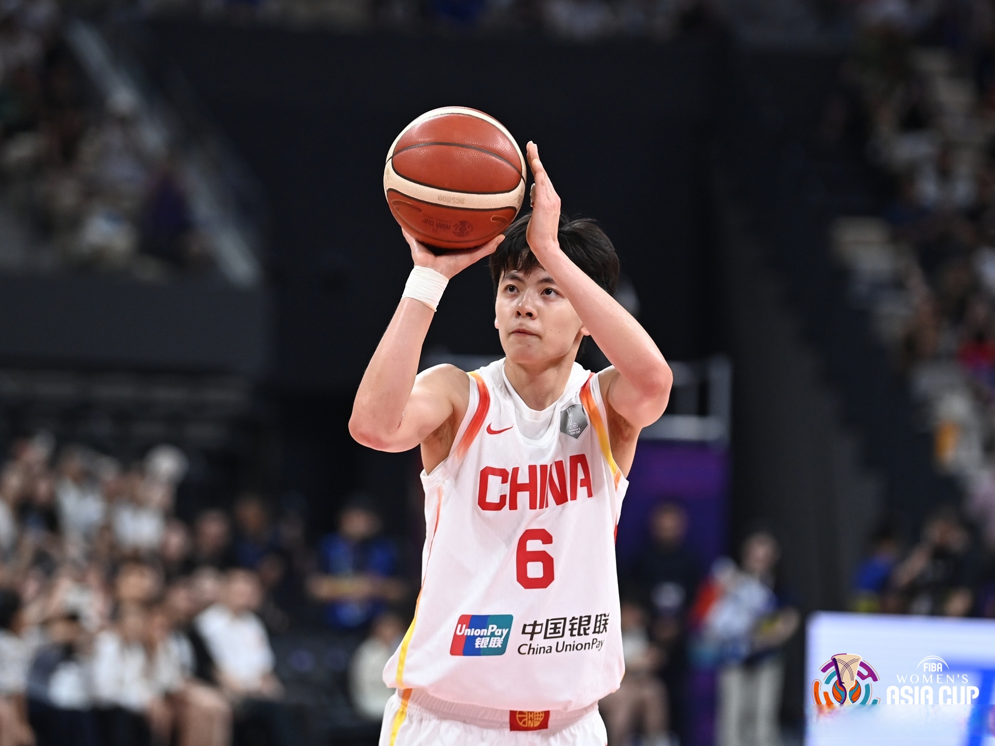 亚洲地区球员全力以赴，勇往直前()